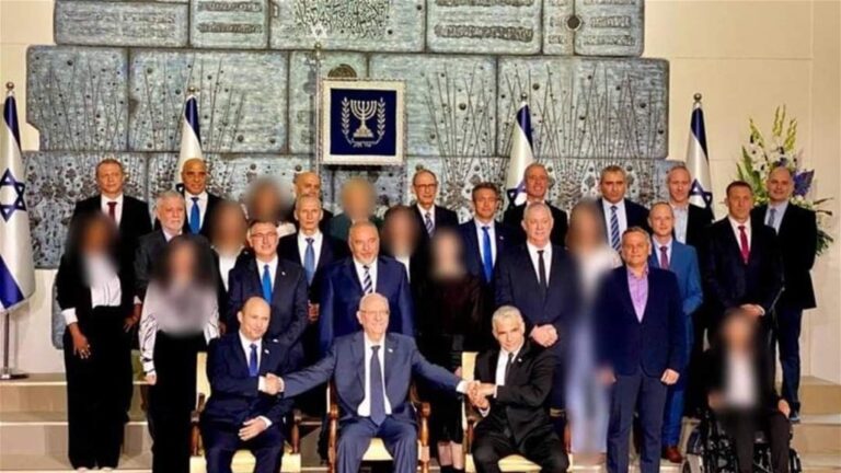 صحيفة إسرائيليّة تمنع عرض وجوه وزيرات الحكومة الجديدة: “حرام”!